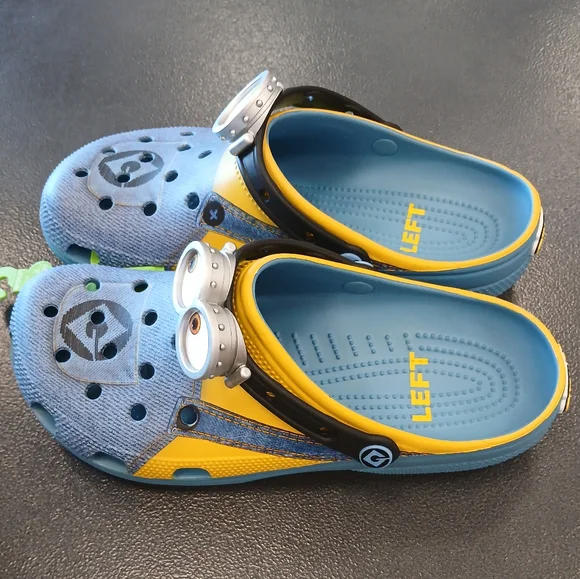 New) Crocs Minions Clogs (M10/W12) display picture 1